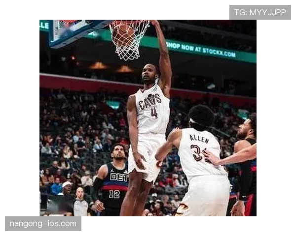 埃文·莫布里利用高位挡拆拉开空间，提升球队内线得分效率