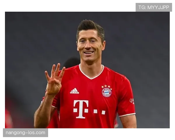 莱万多夫斯基与哈兰德锋线转换驱动单点终结分化趋势