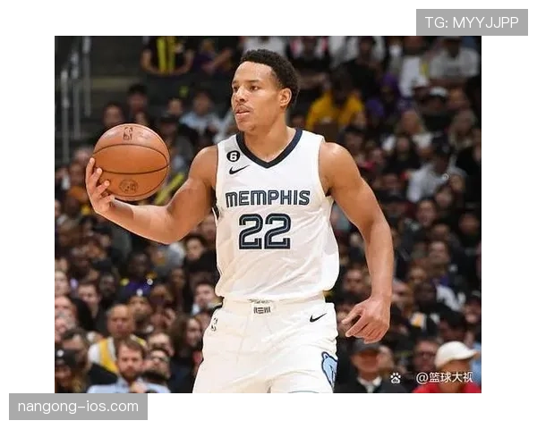 拉塞尔篮下护筐效率提升显著领先内线防守对手