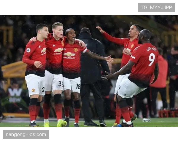 曼联更衣室矛盾再度曝光，球队竞技稳定性面临考验，赛季走势受到制约。