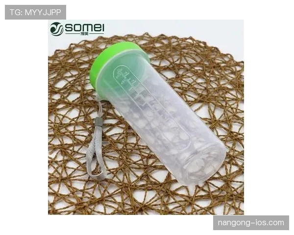 谌利军家的冰箱里只放蛋白粉和水